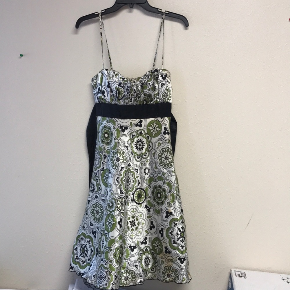 Size 5 green dress🌻